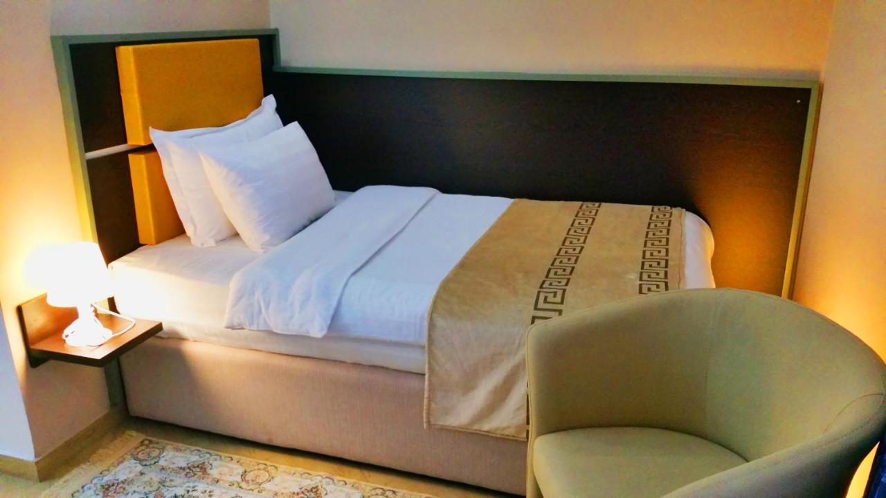 Capital Tirana Hotel Bruci מראה חיצוני תמונה