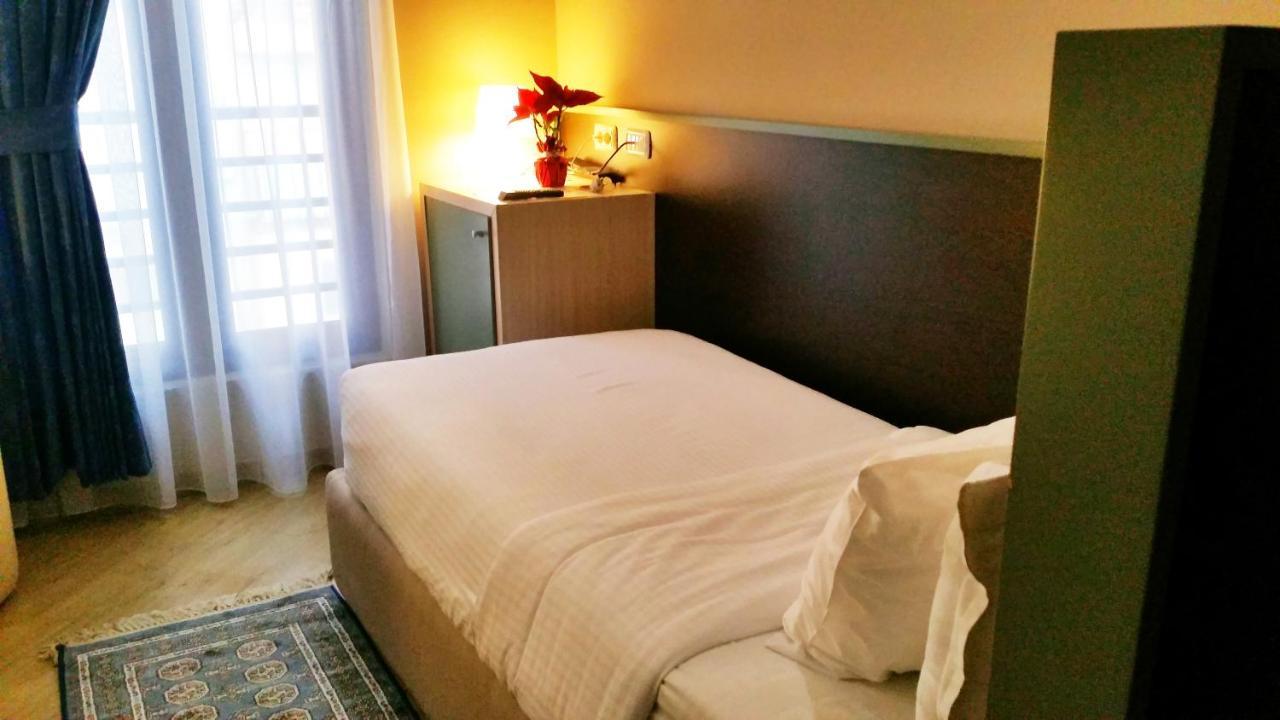 Capital Tirana Hotel Bruci מראה חיצוני תמונה