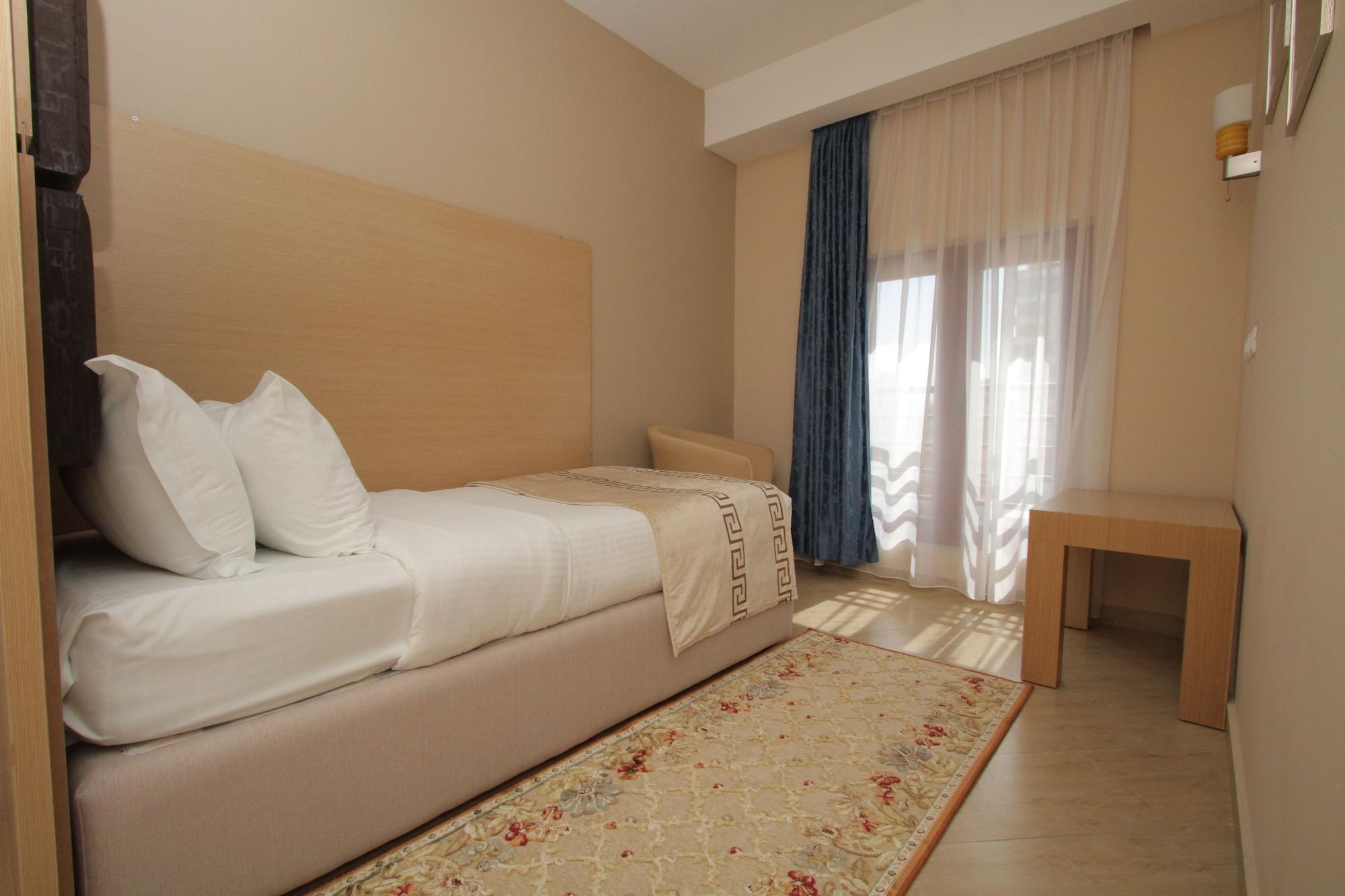 Capital Tirana Hotel Bruci מראה חיצוני תמונה