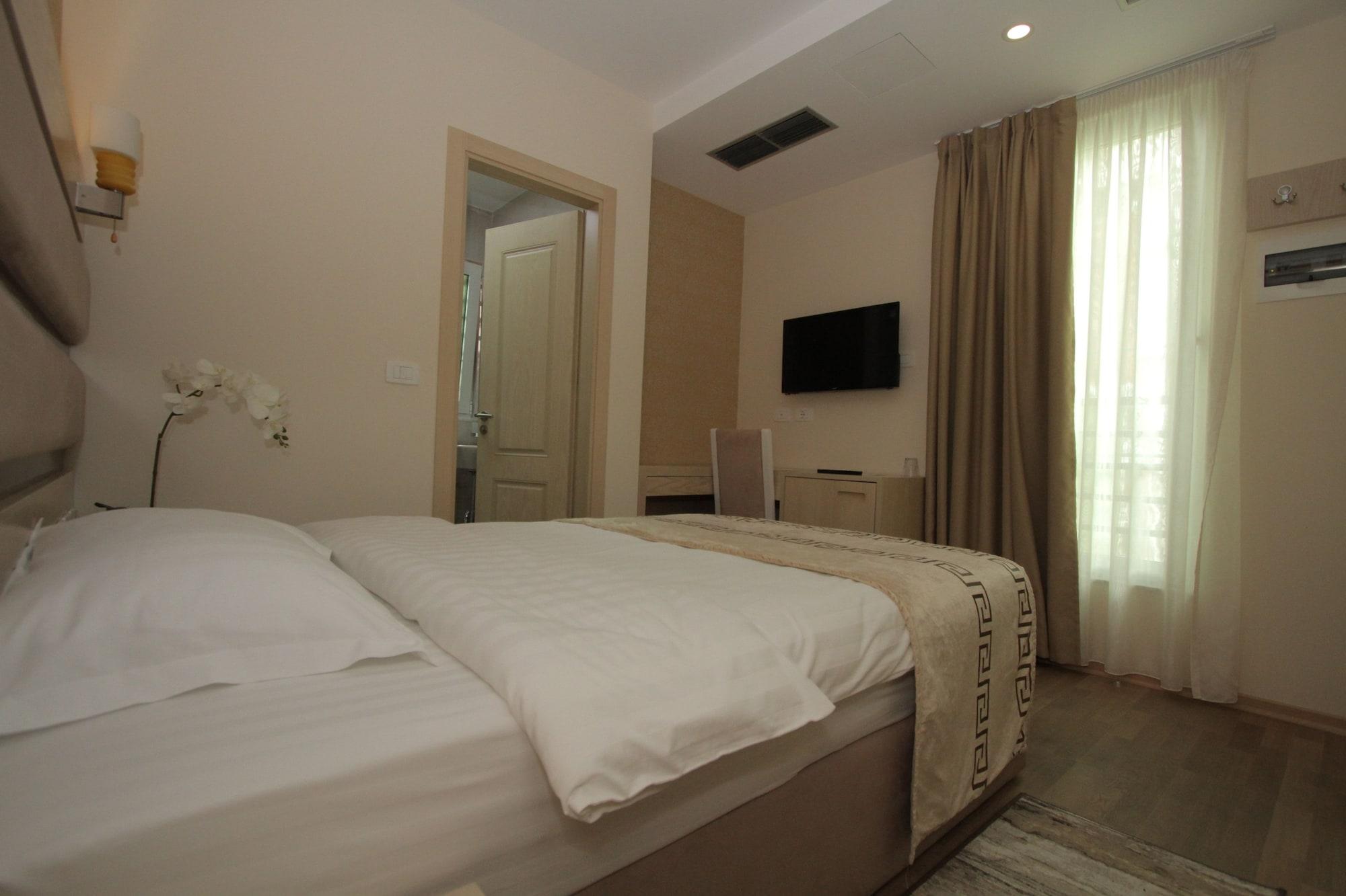 Capital Tirana Hotel Bruci מראה חיצוני תמונה