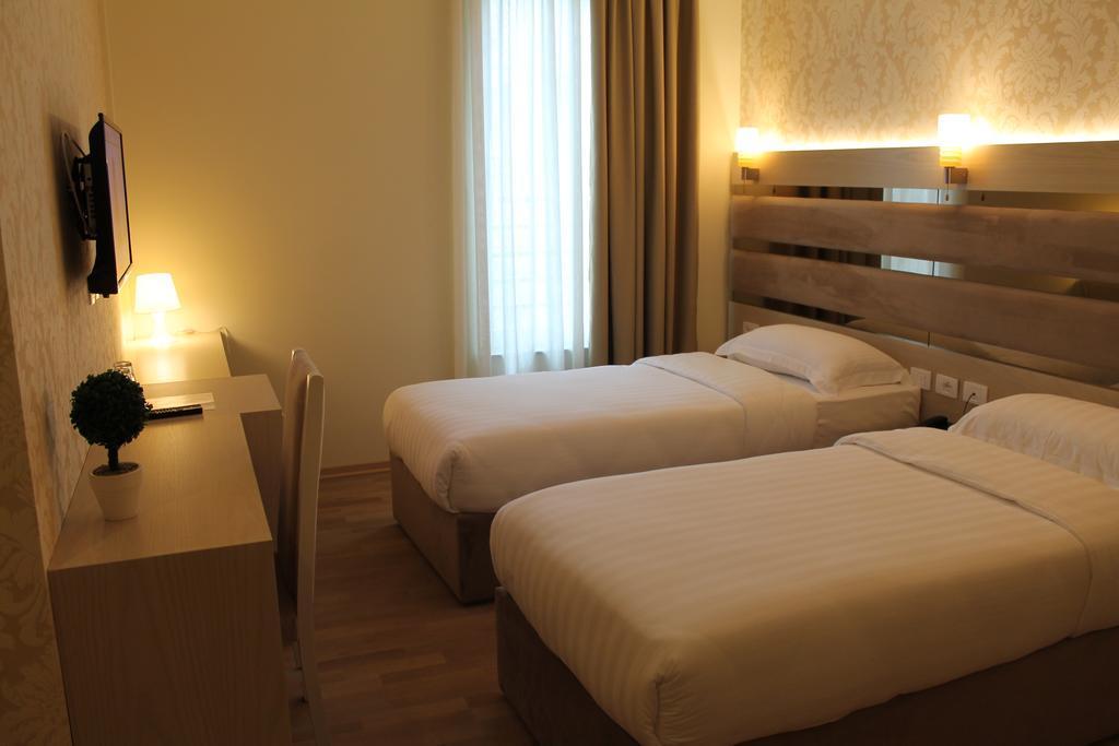 Capital Tirana Hotel Bruci מראה חיצוני תמונה
