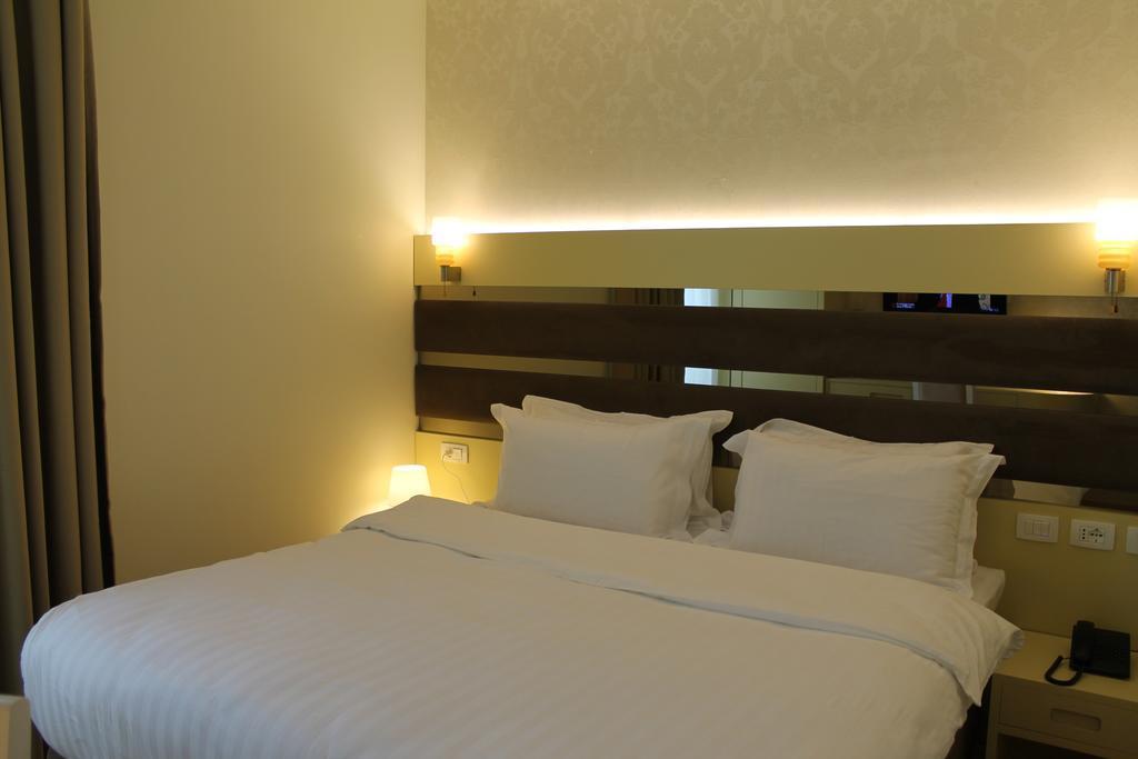 Capital Tirana Hotel Bruci מראה חיצוני תמונה