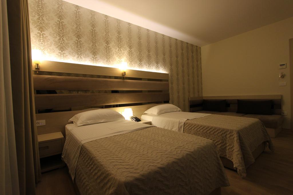 Capital Tirana Hotel Bruci מראה חיצוני תמונה