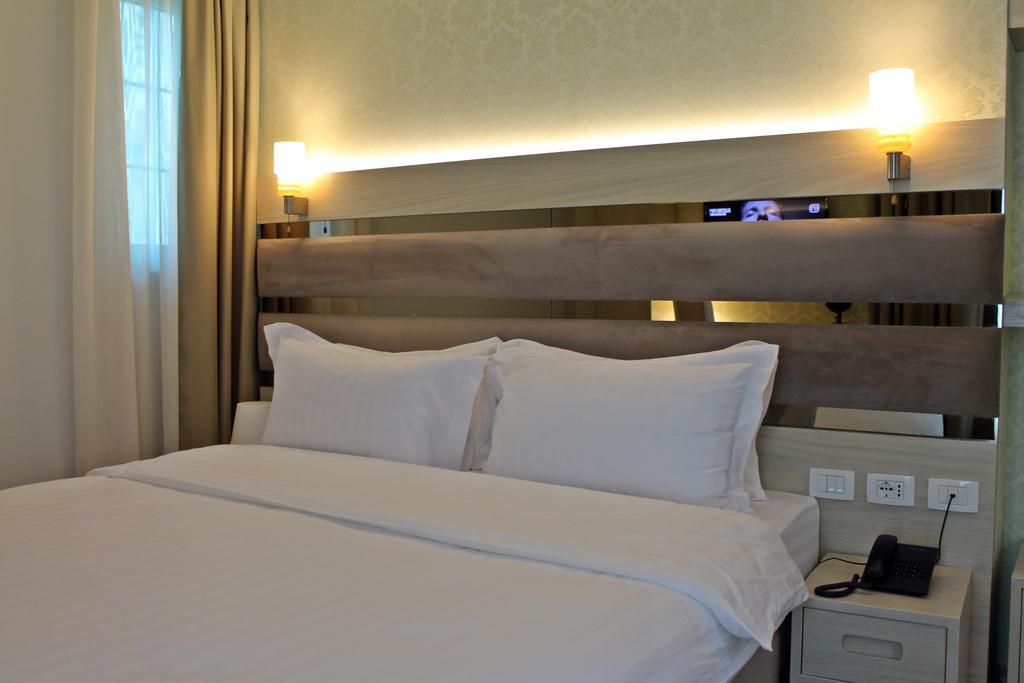 Capital Tirana Hotel Bruci מראה חיצוני תמונה