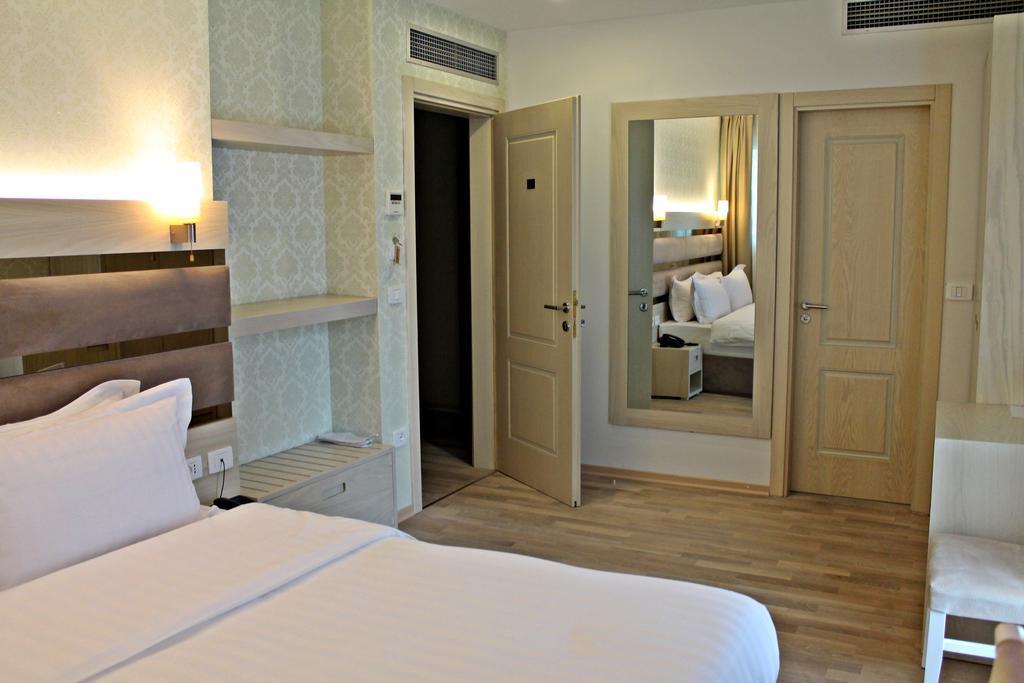 Capital Tirana Hotel Bruci מראה חיצוני תמונה