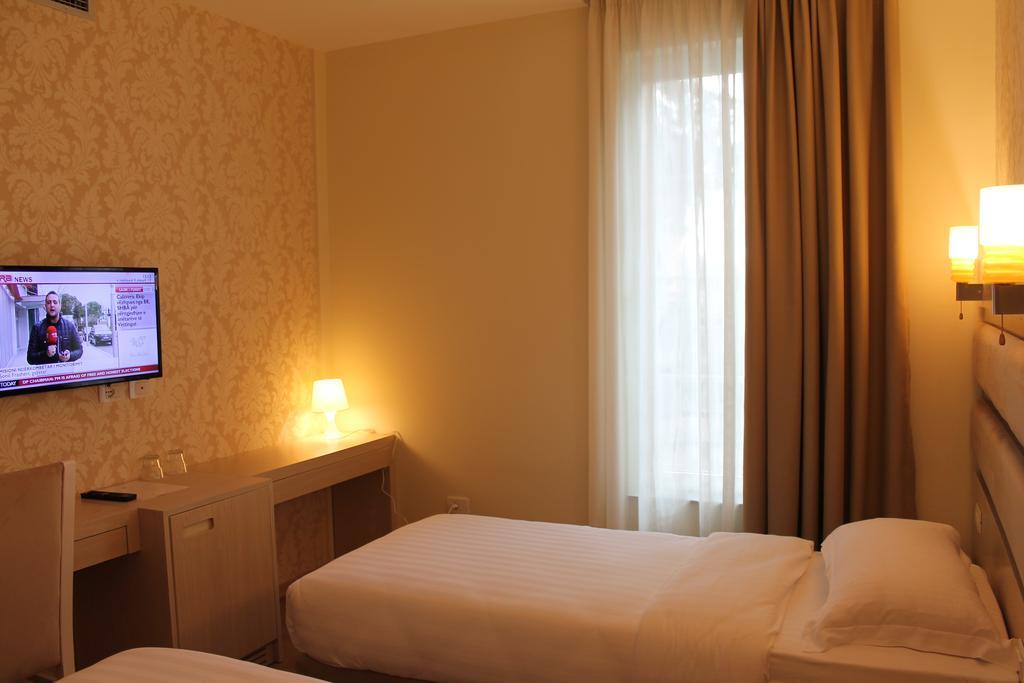 Capital Tirana Hotel Bruci מראה חיצוני תמונה