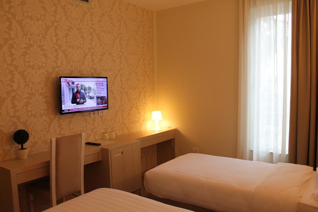 Capital Tirana Hotel Bruci מראה חיצוני תמונה